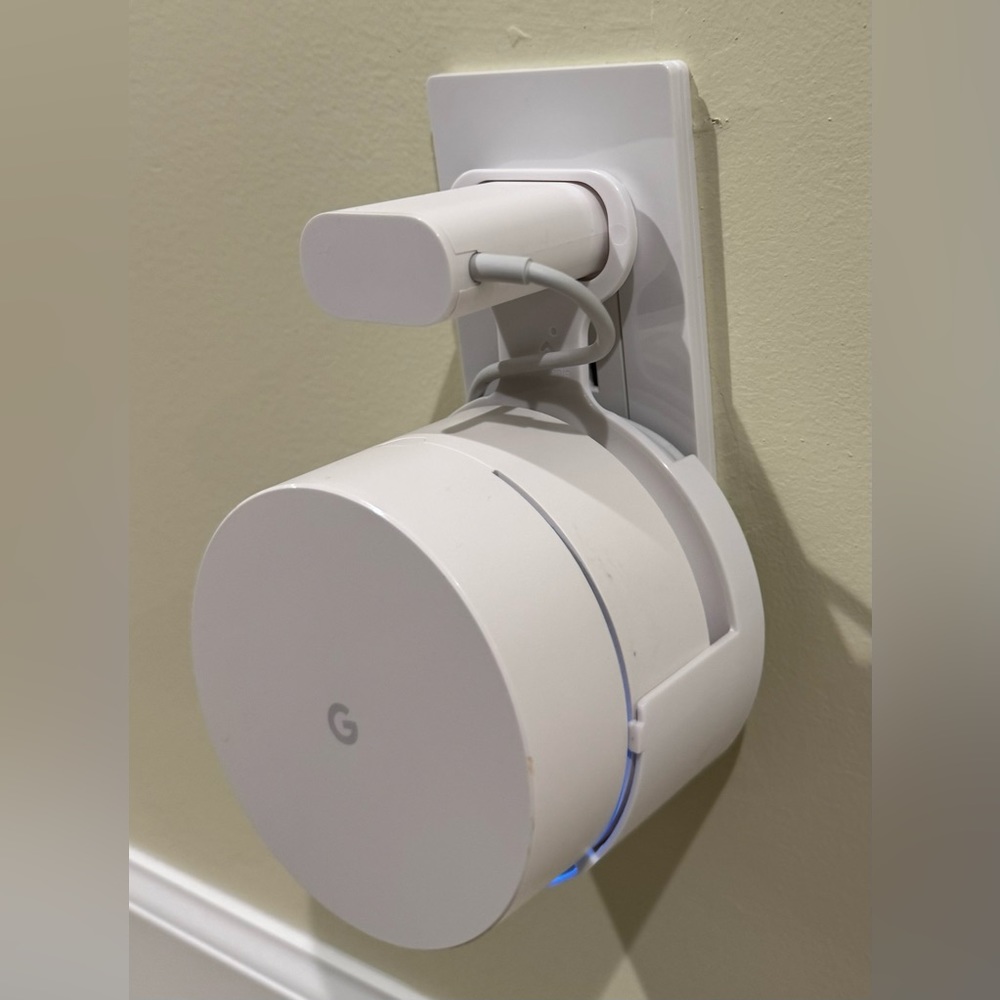 Google AC-1304 Wi-Fi Mesh Router With Mount Genie Bundle - Used